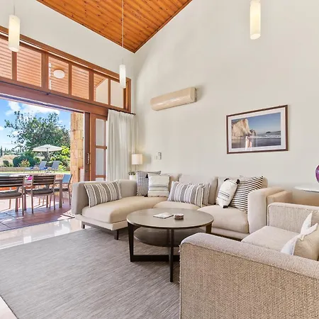 וילה 3 Bedroom Limni With Private Pool And Gardens, Aphrodite Hills קוקליה