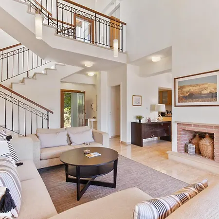 3 Bedroom Limni With Private Pool And Gardens, Aphrodite Hills וילה *