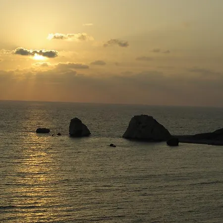 3 Bedroom Limni With Private Pool And Gardens, Aphrodite Hills וילה קוקליה