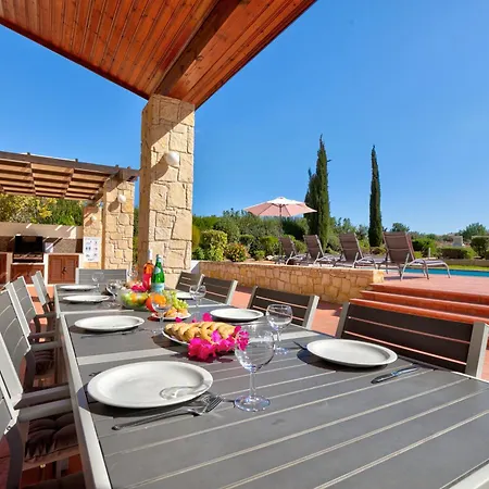 3 Bedroom Limni With Private Pool And Gardens, Aphrodite Hills 别墅