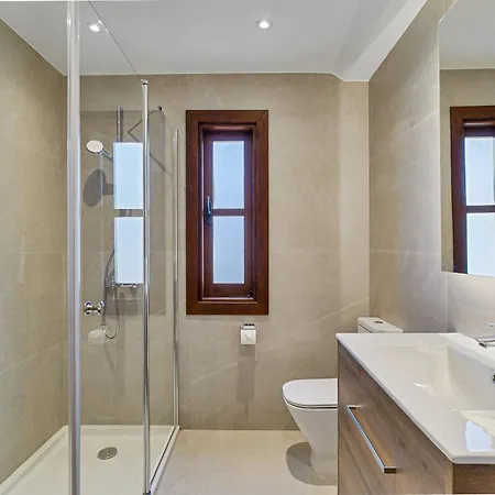 3 Bedroom Limni With Private Pool And Gardens, Aphrodite Hills 别墅