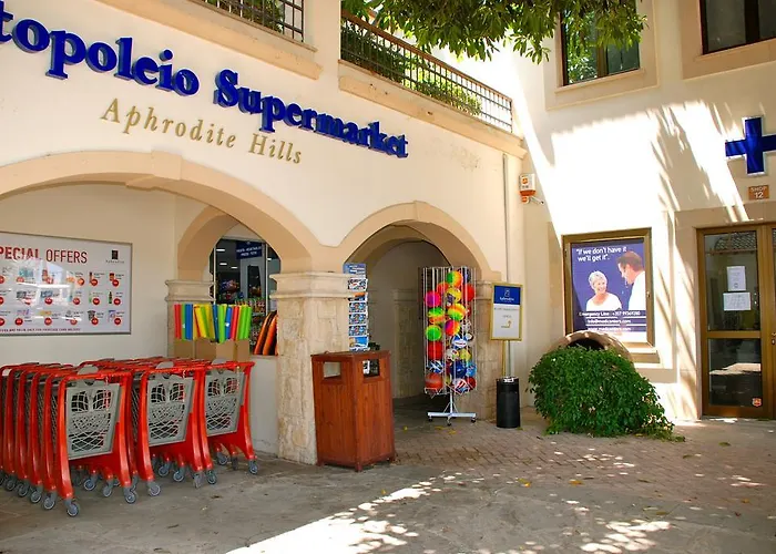 3 Bedroom Limni With Private Pool And Gardens, Aphrodite Hills Villa Kouklia