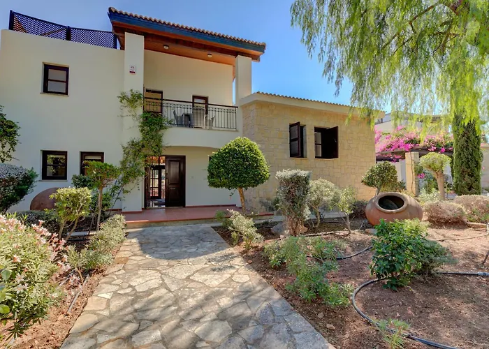 3 Bedroom Limni With Private Pool And Gardens, Aphrodite Hills Kouklia