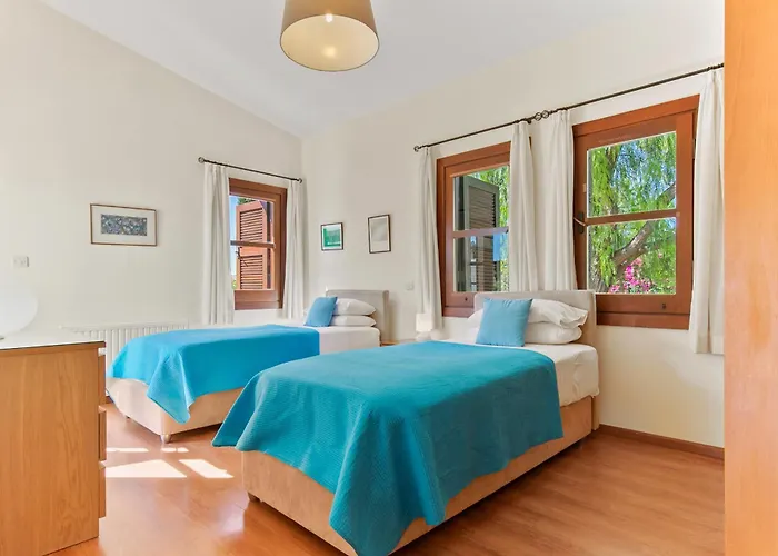 3 Bedroom Limni With Private Pool And Gardens, Aphrodite Hills Villa Kouklia